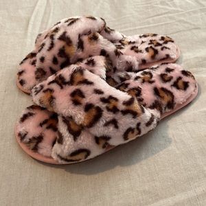 Iszplush Leopard Pink Fuzzy Slippers NEW